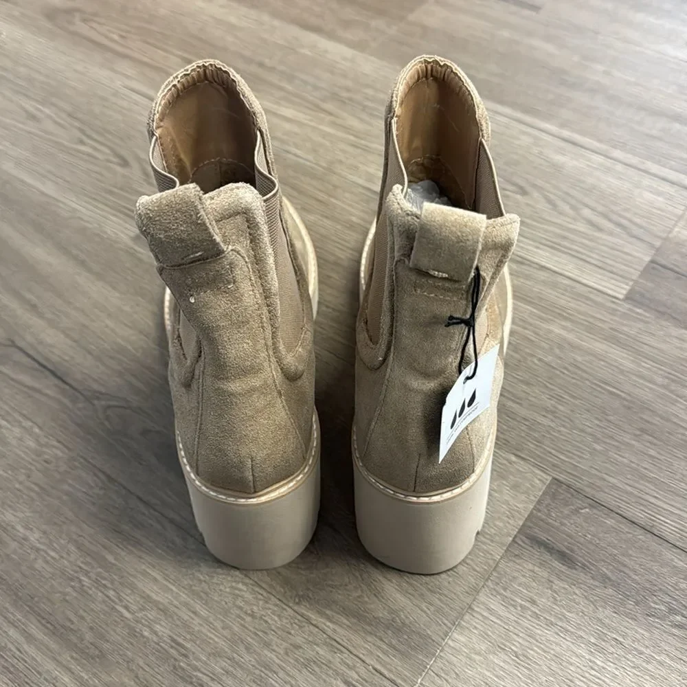 Dolce Vita Hawk H20 Wide Booties Size 8 Taupe/Tan Color